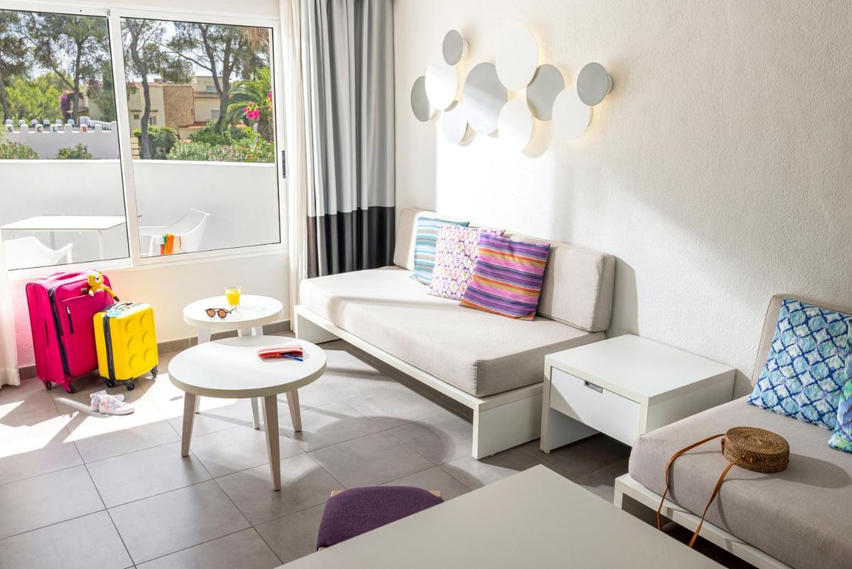 Zona de estar de TUI MAGIC LIFE Cala Pada - All Inclusive