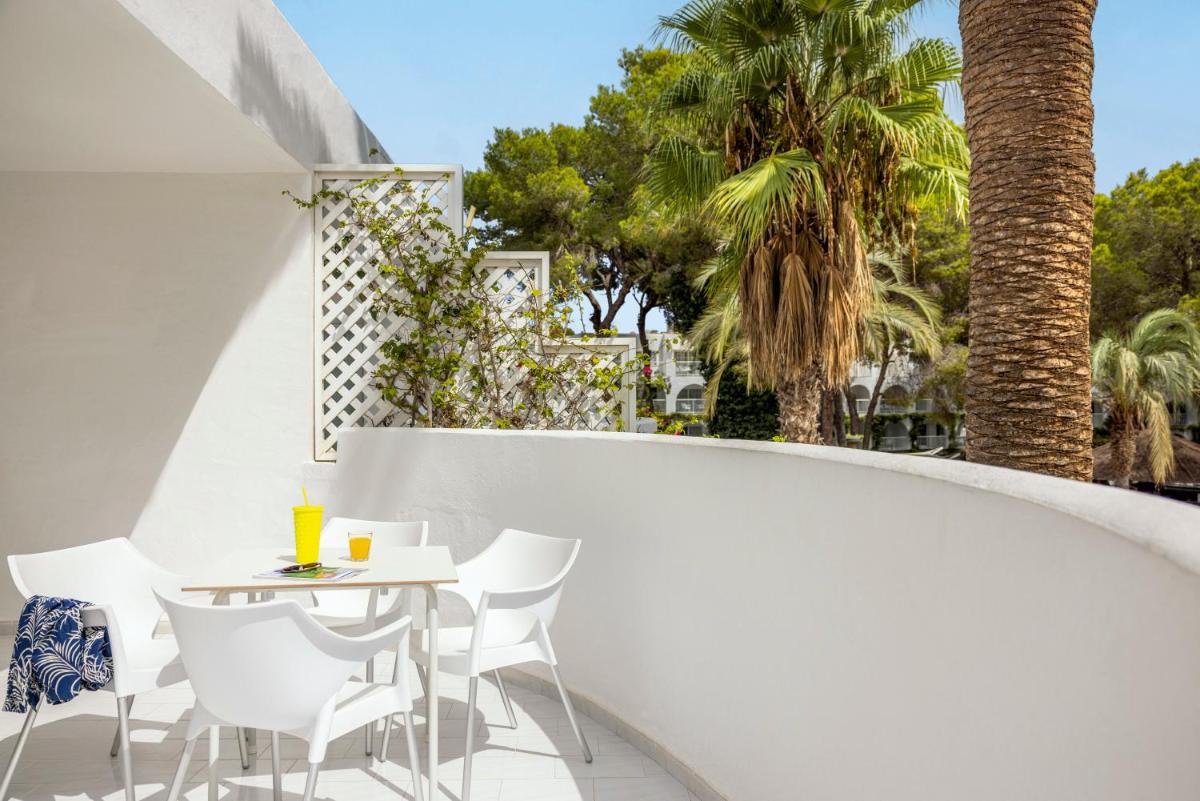 Un balcón o terraza de TUI MAGIC LIFE Cala Pada - All Inclusive
