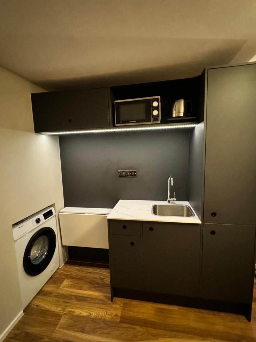 Modern Self Contained Studio with free parking - Housity