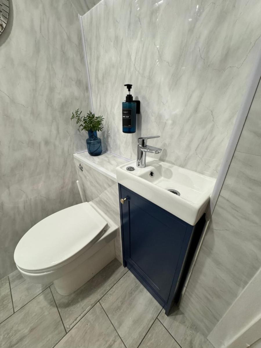 Modern Self Contained Studio with free parking - Housity