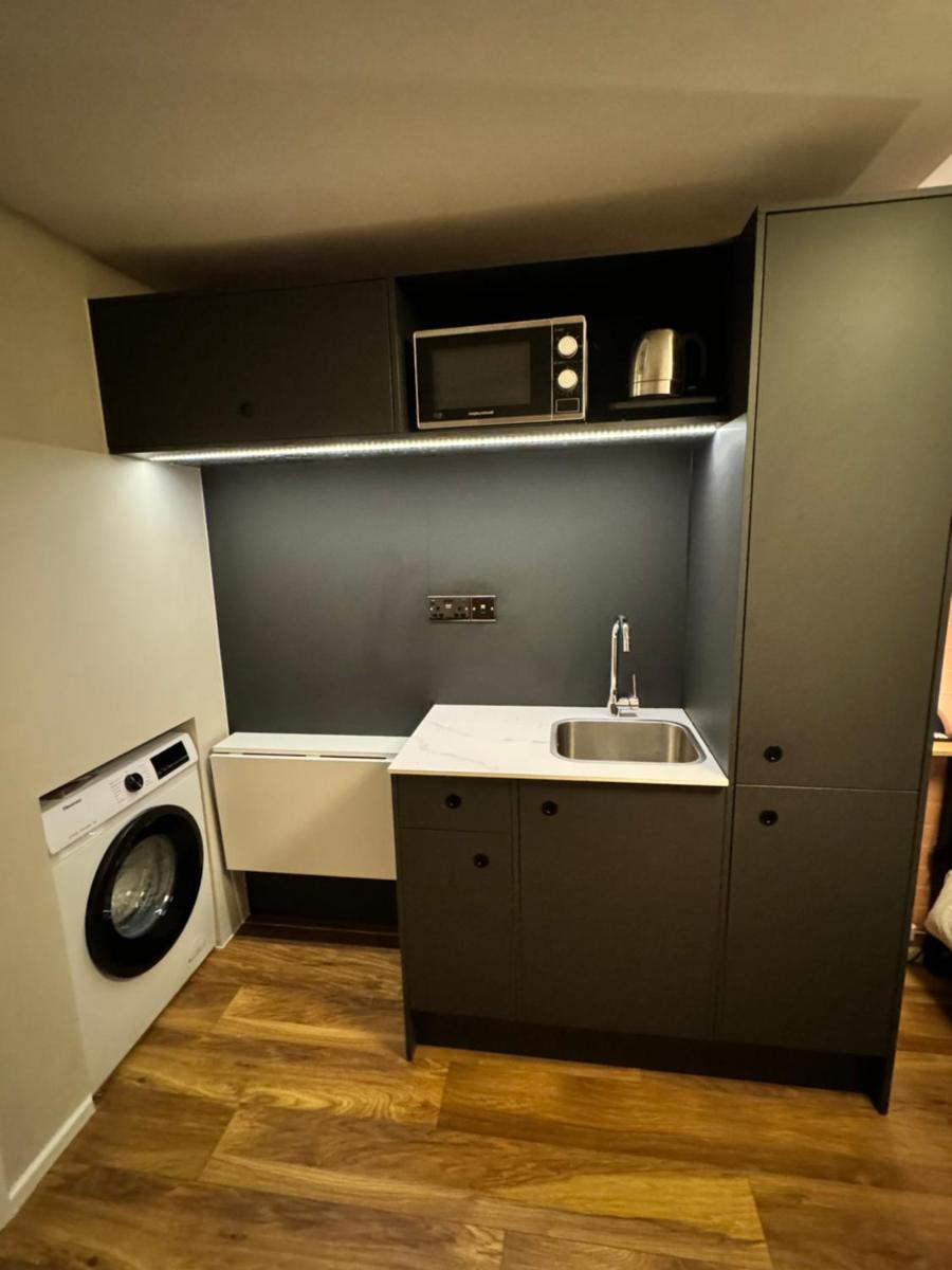 Modern Self Contained Studio with free parking - Housity
