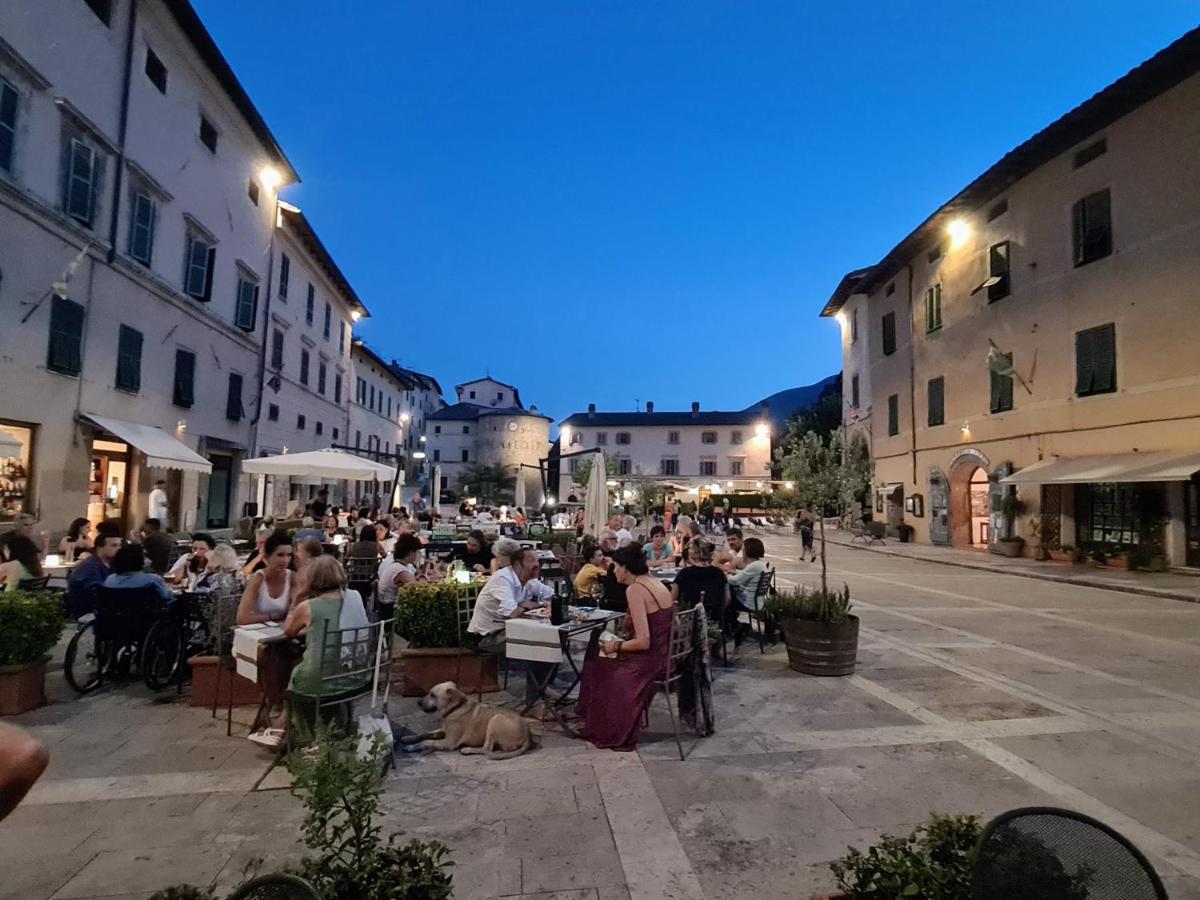 La Terrazza, elegant Tuscan stone house with garden and terrace in Cetona - Housity
