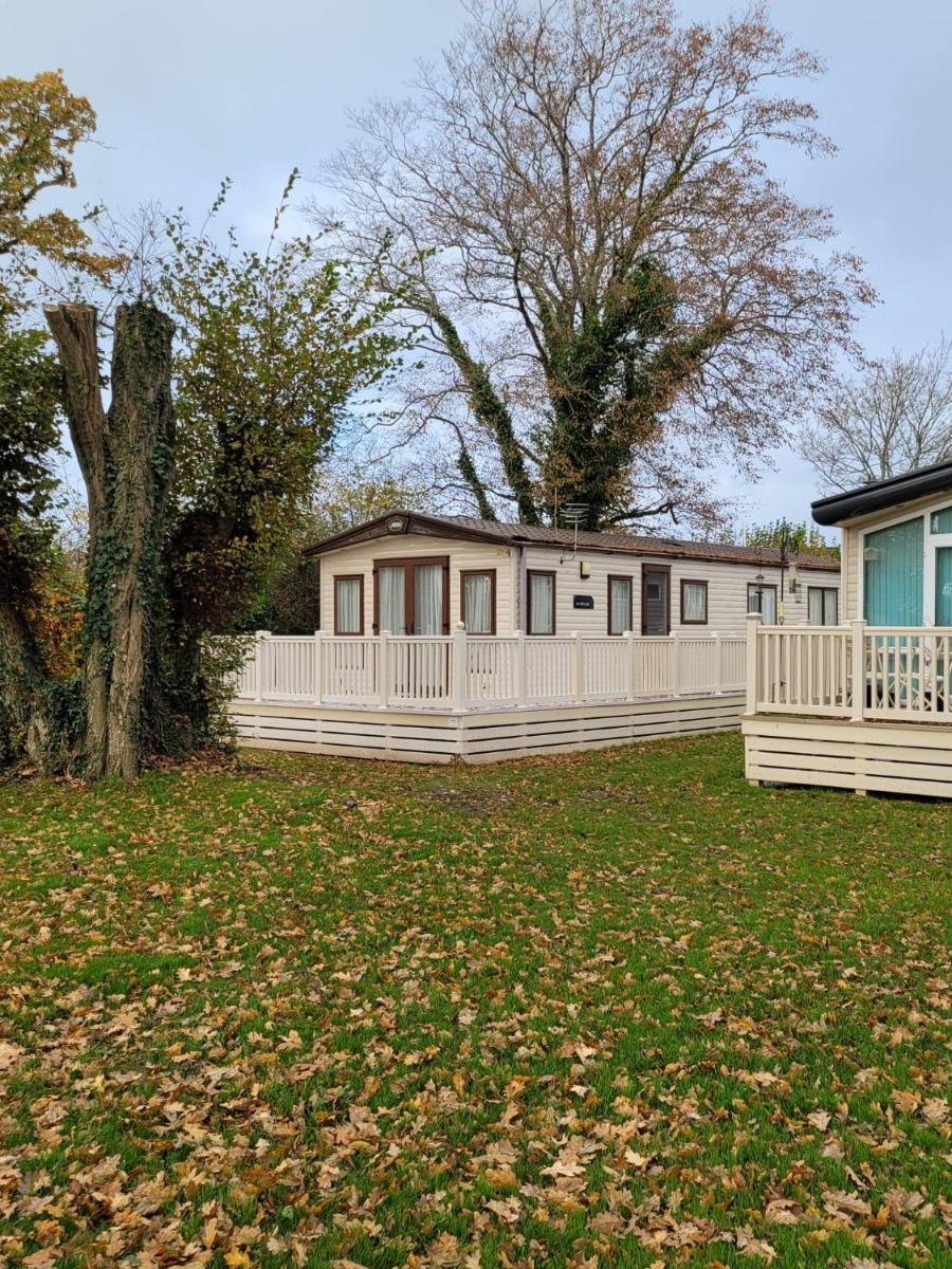 New Forest 2-Bed Premium Holiday Home, Hoburne Bashley Holiday Park,New Milton, Park Leisure Pass at an additonal cost - Housity