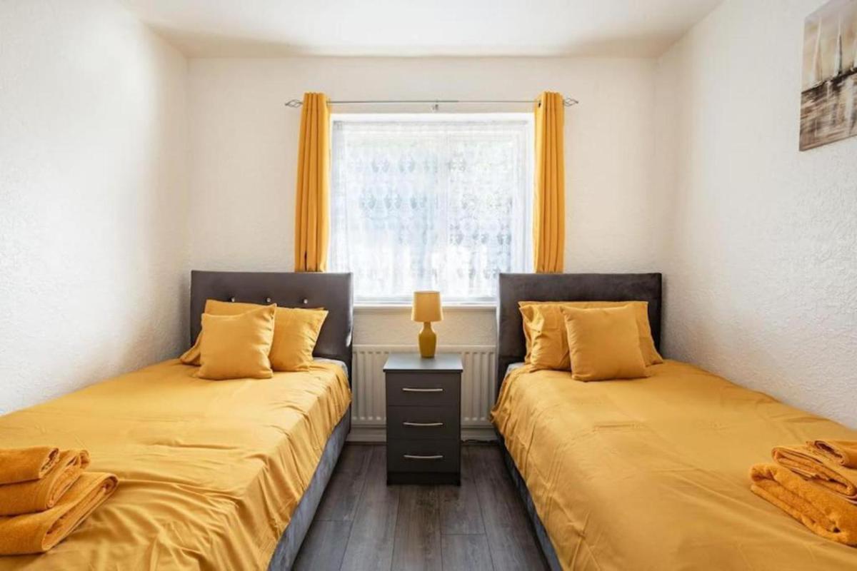 cosy house near lea hall train station bhx nec nia - Housity