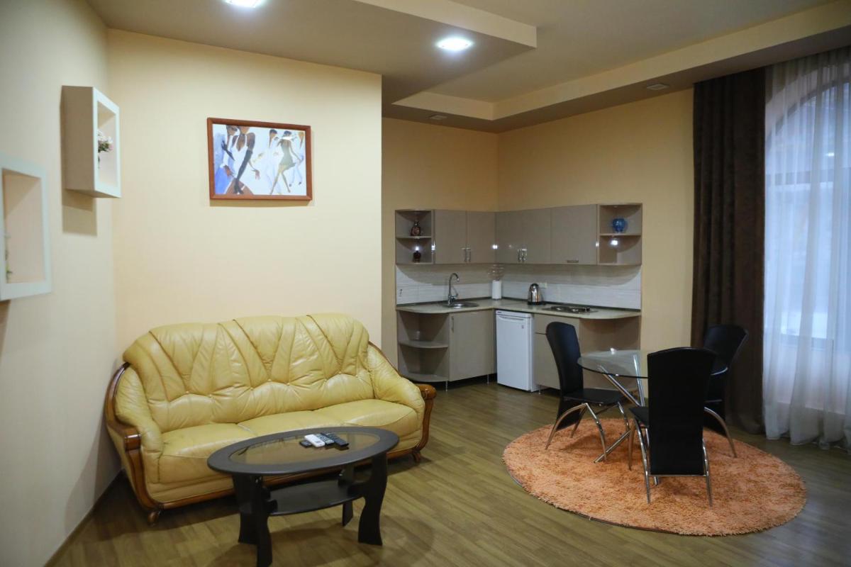 Elko Hotel - Hizvo