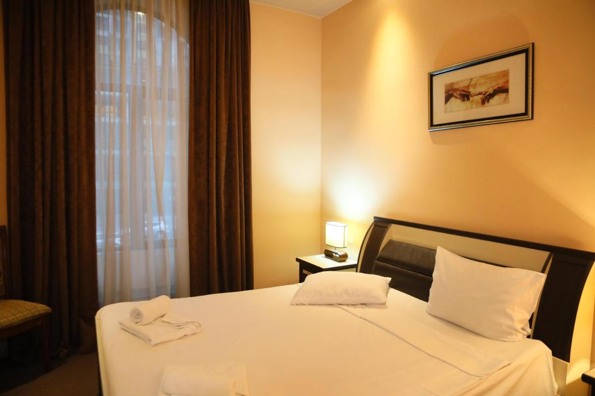 Elko Hotel - Hizvo