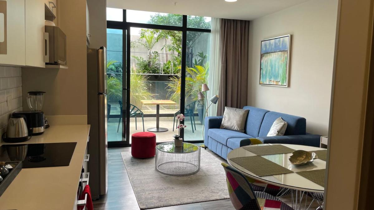 Suitetrails - Cozy apartment with terrace, SJ Cosmopolitan Tower