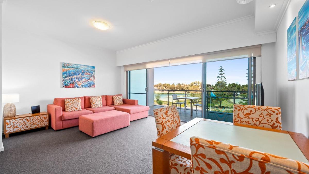 Sea Side 104 - Housity