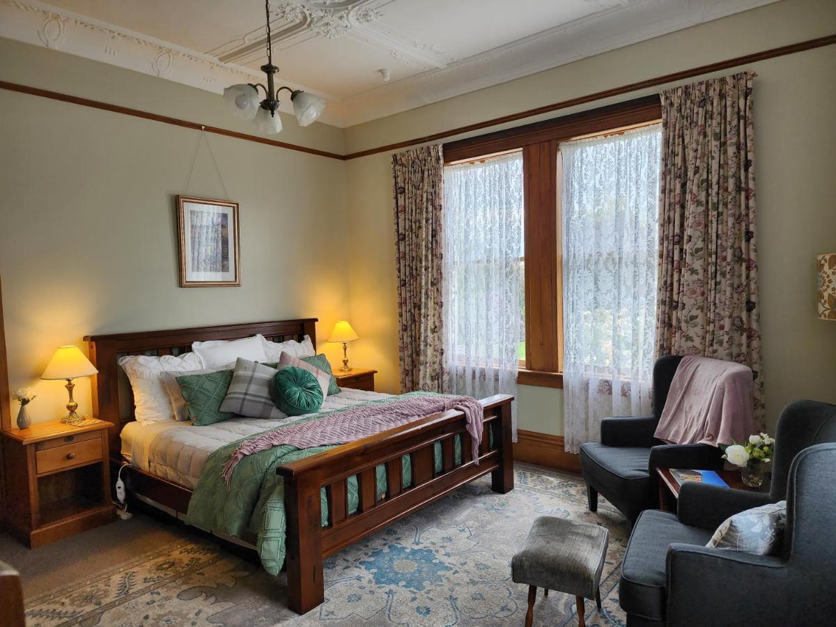 The Fern & Thistle Luxury Accommodation- Drinks, Hotpool, Sauna - Housity