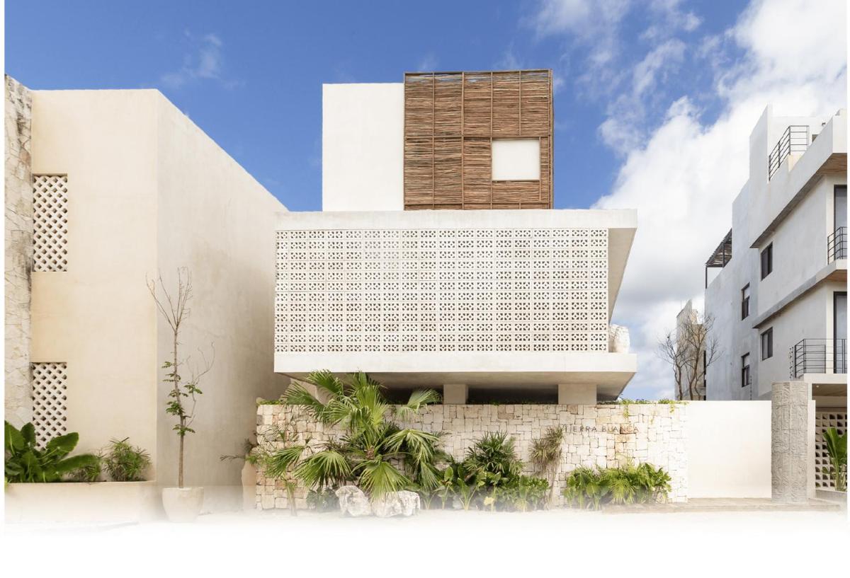 Suitetrails - Tierra Blanca by Blanca