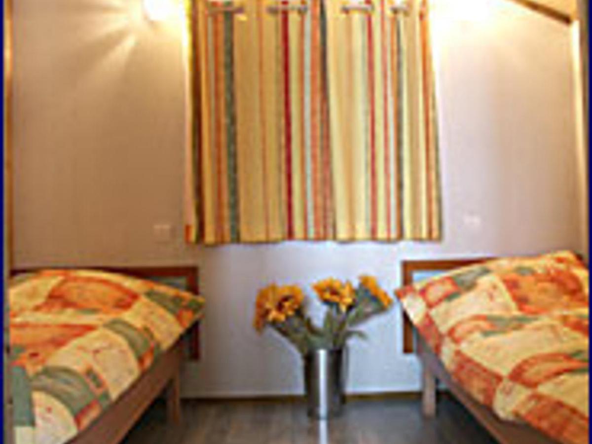 Chalet familial avec piscine et animaux, 5 pers., terrasse couverte, proche de Montluçon et Gannat - FR-1-489-314 - Housity