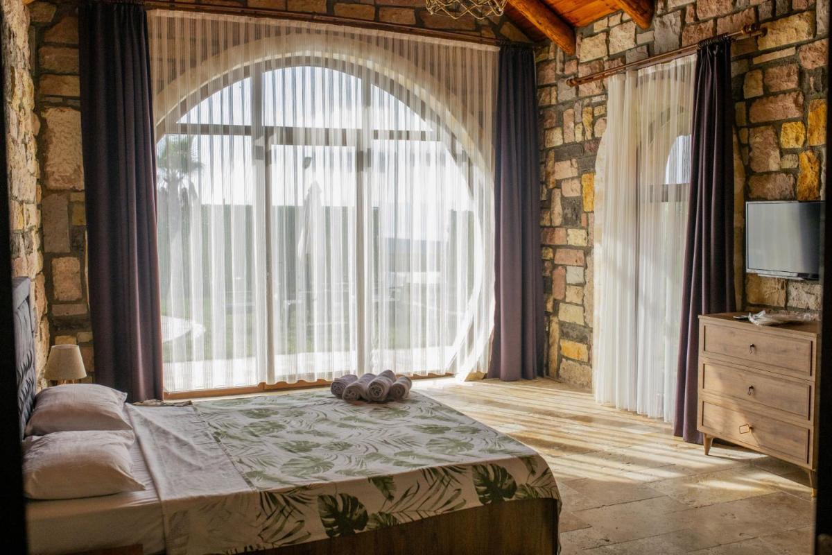 Amazing Stone House with Private Pool in Iznik - Housity