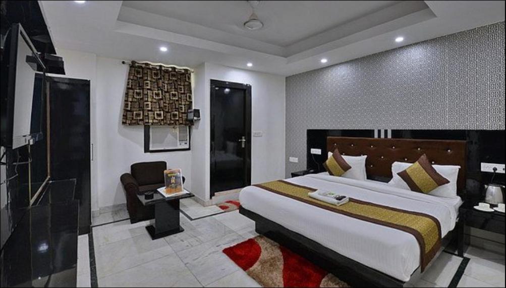 Hotel Royal White - pitampura - Housity