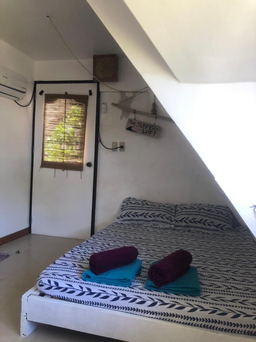 Le Frob Beachfront Attic Room - Helminas - Housity