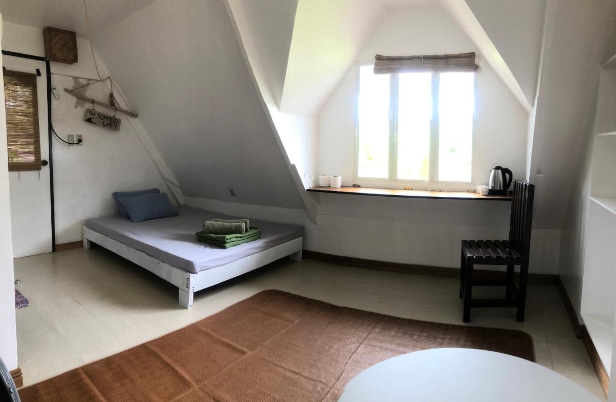 Le Frob Beachfront Attic Room - Helminas - Housity