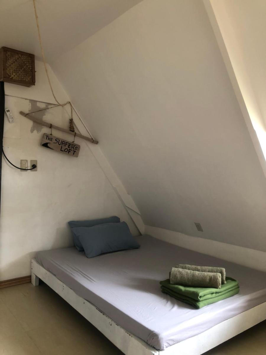 Le Frob Beachfront Attic Room - Helminas - Housity