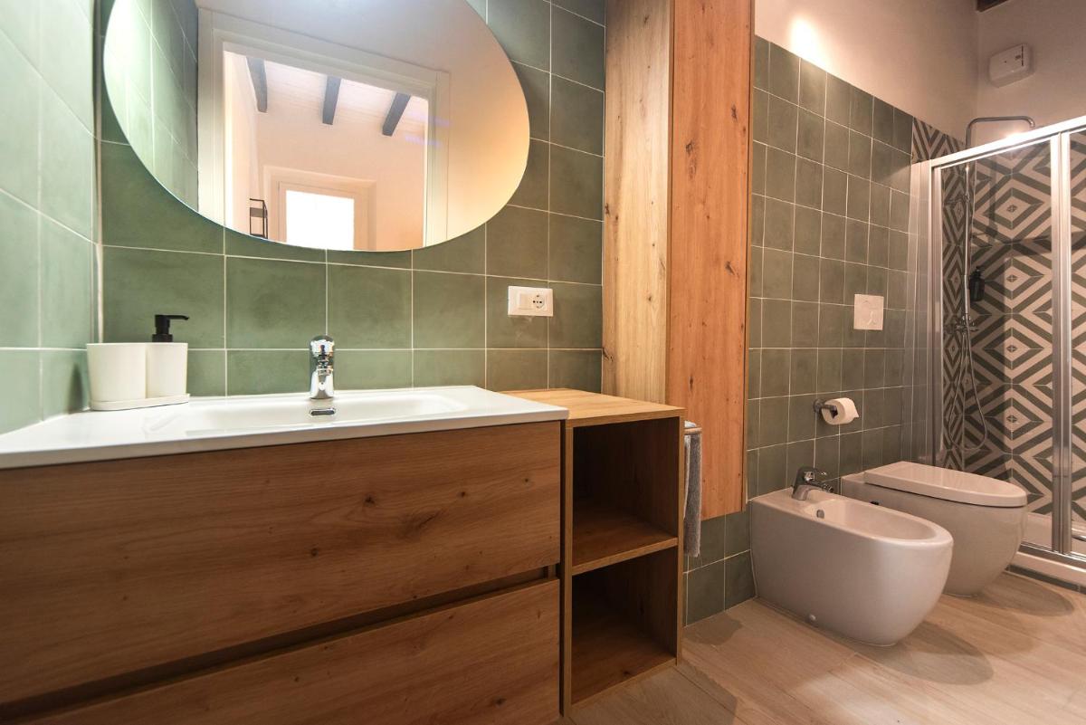 Reggio Center Lovely Rooms - Housity