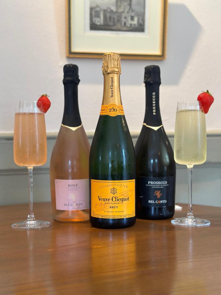 The Unicorn Inn - Housity