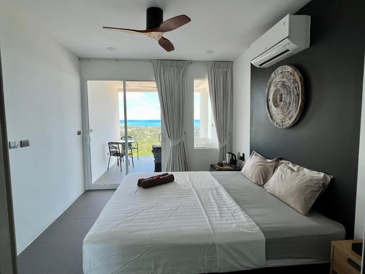 Jacuzzi bedroom with stunning sea view - Housity