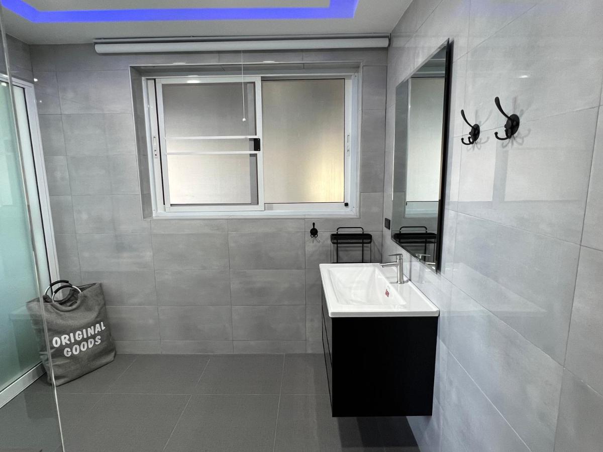 Jacuzzi bedroom with stunning sea view - Housity