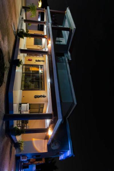 Ampric Guest house and Lounge - Housity