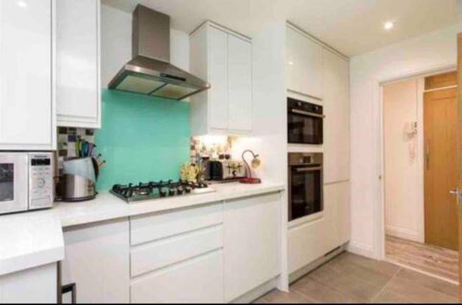 White Double Room with garden in Central London - Housity