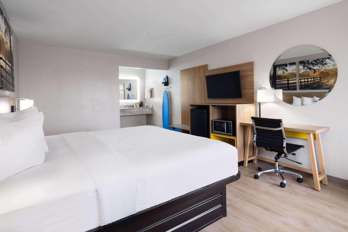 Days-Inn by Wyndham Montgomery I-85 - Housity