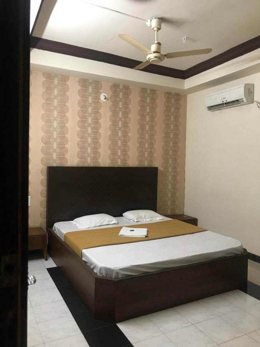 J J lodging - Housity