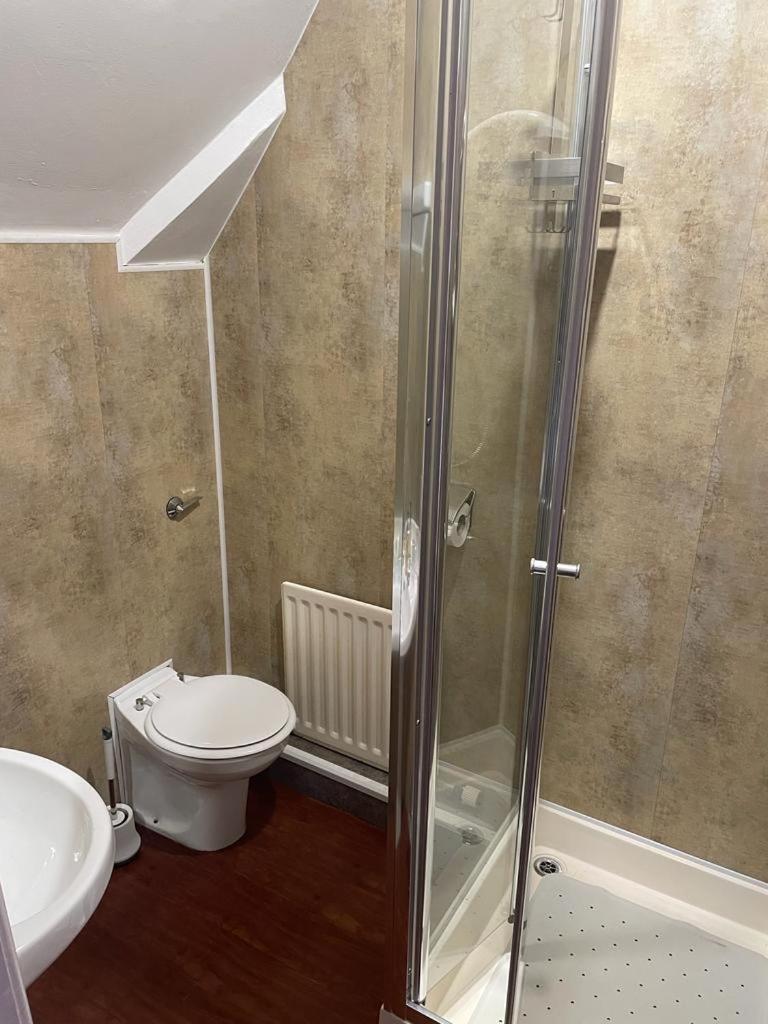 Hunters Lodge Hotel - Housity
