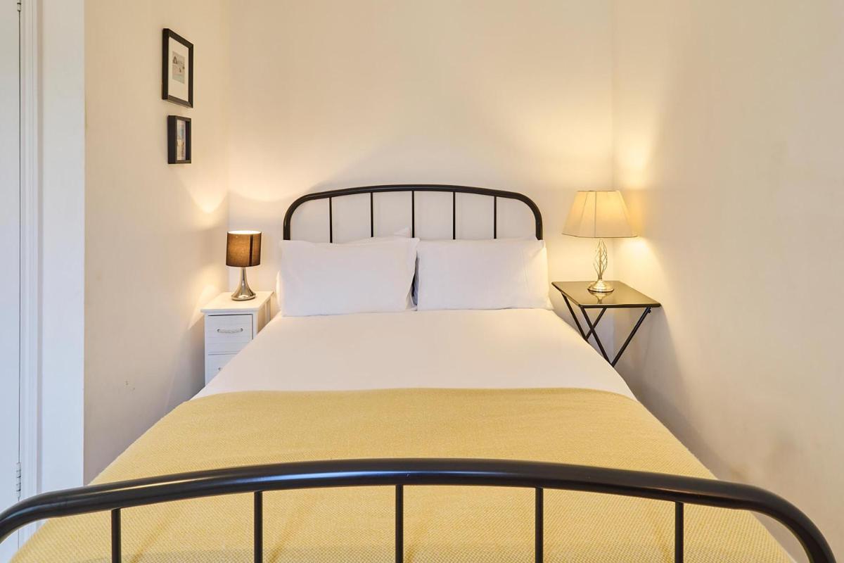 Sweyn House - Spacious 4 bedroom family home by the seaside - Housity