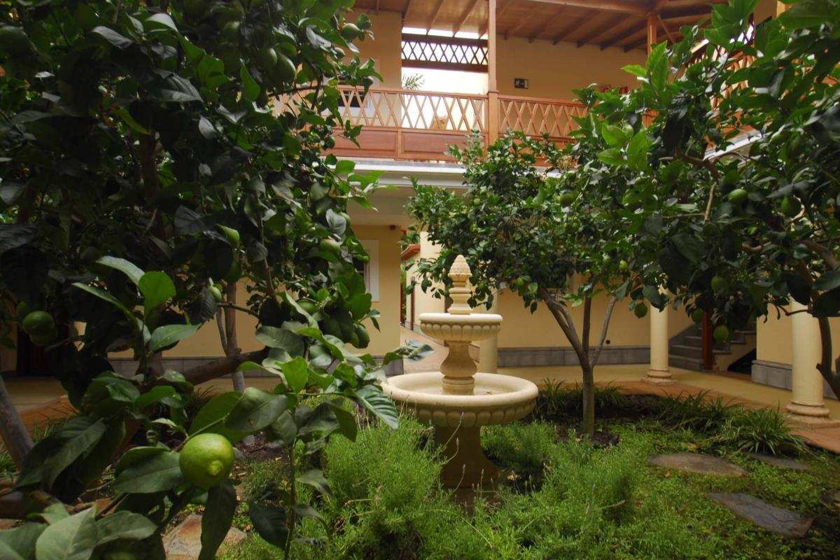 Jardín al aire libre en Hotel Cordial Mogán Playa