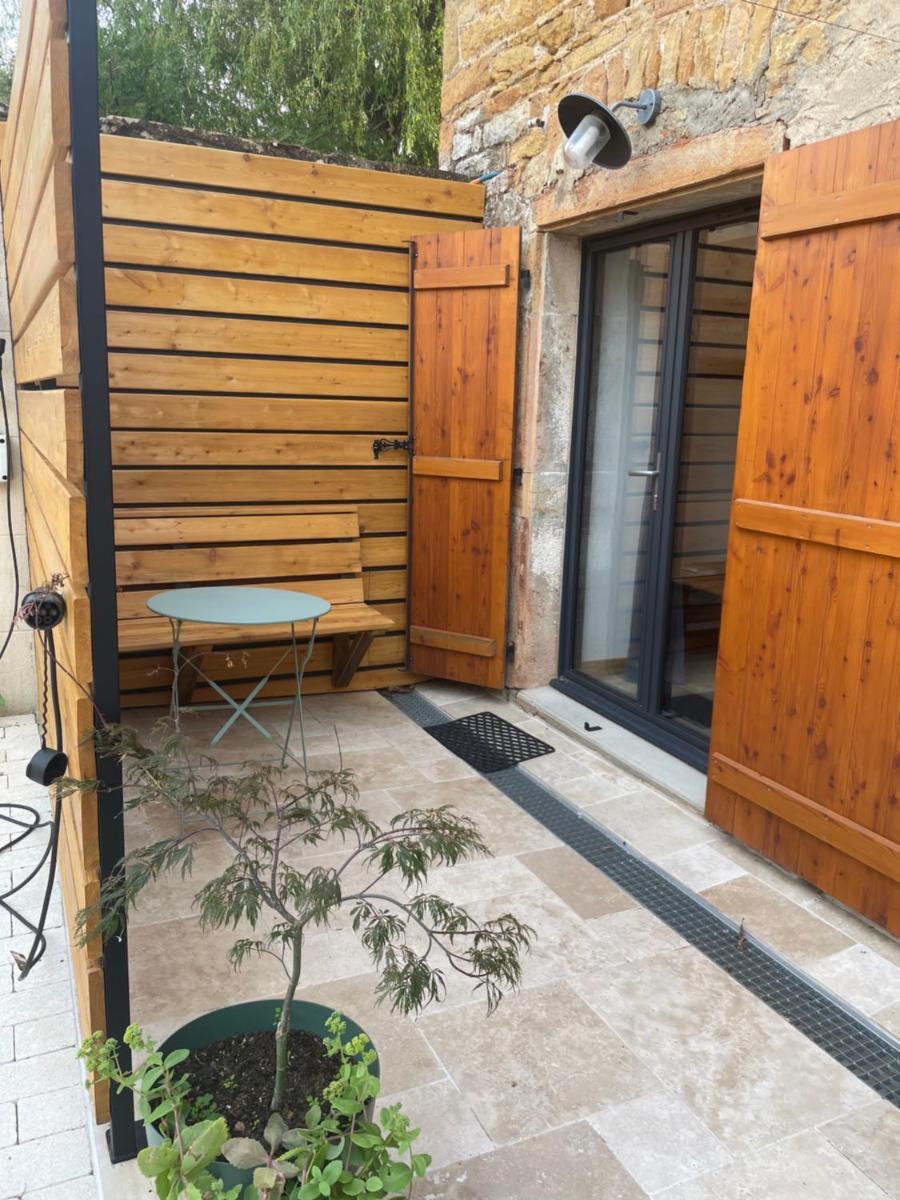 Chambre tropicale privée au coeur d'un village calme et proche du vignoble - Housity