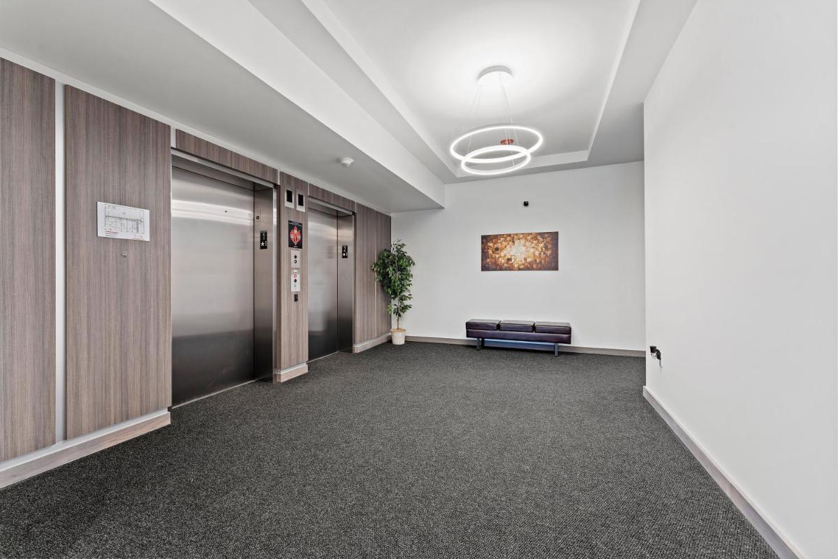 The Loft: Penthouse with Pool, Gym, 2 Balconies - Housity