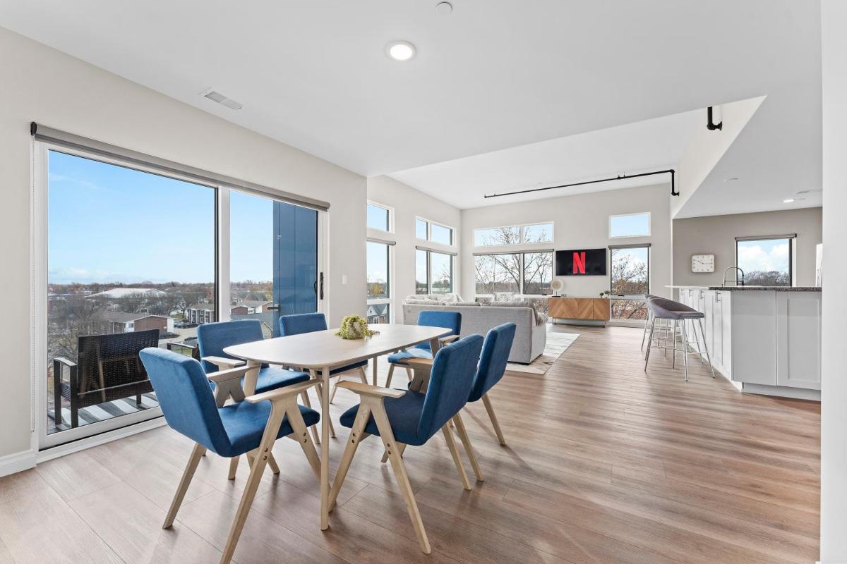 The Loft: Penthouse with Pool, Gym, 2 Balconies - Housity