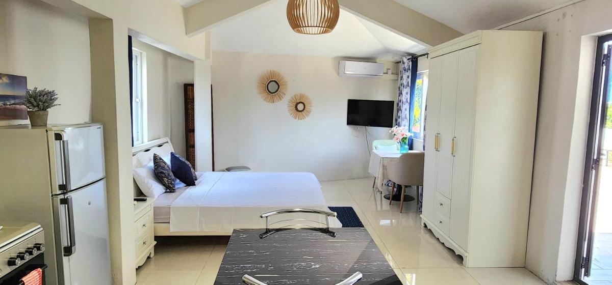 Lovely studio apartment with views of the lagoon. - Housity