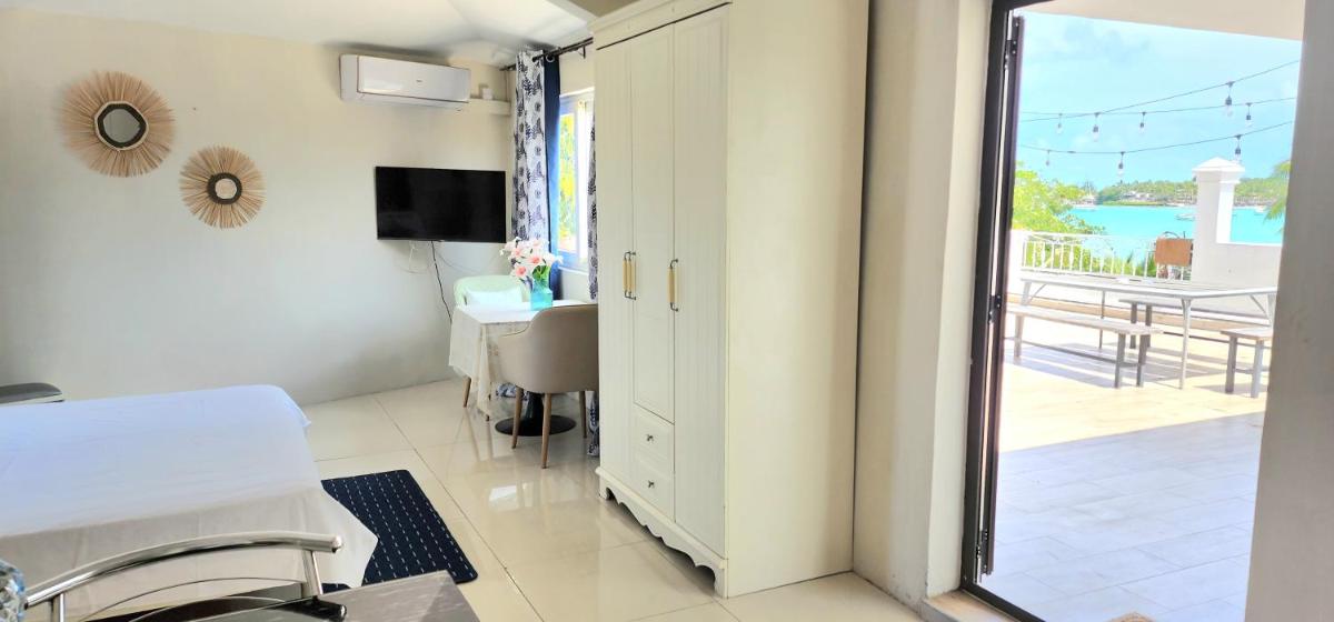 Lovely studio apartment with views of the lagoon. - Housity