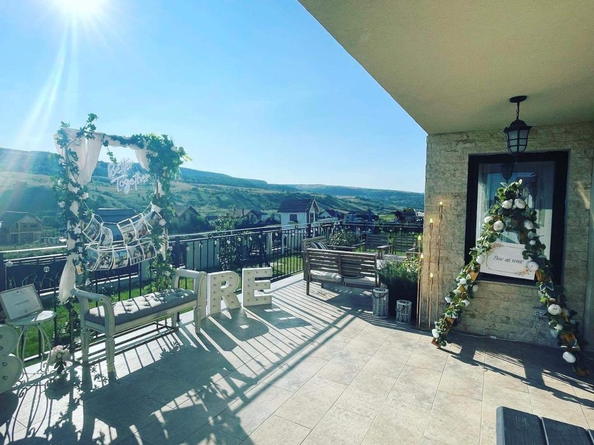 Seara pe deal - Housity