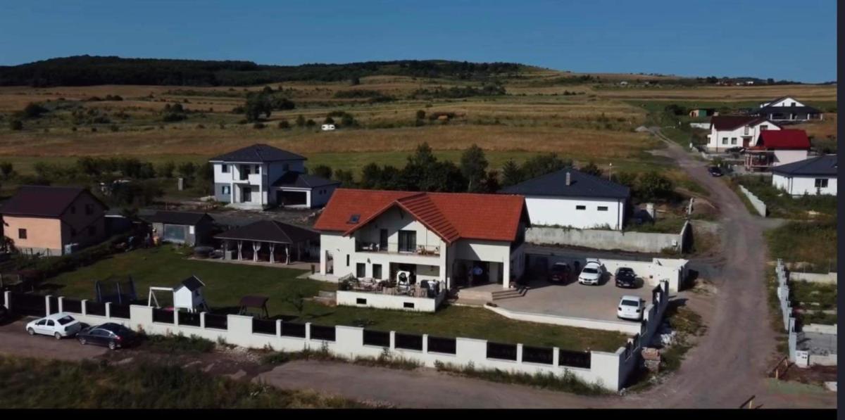 Seara pe deal - Housity