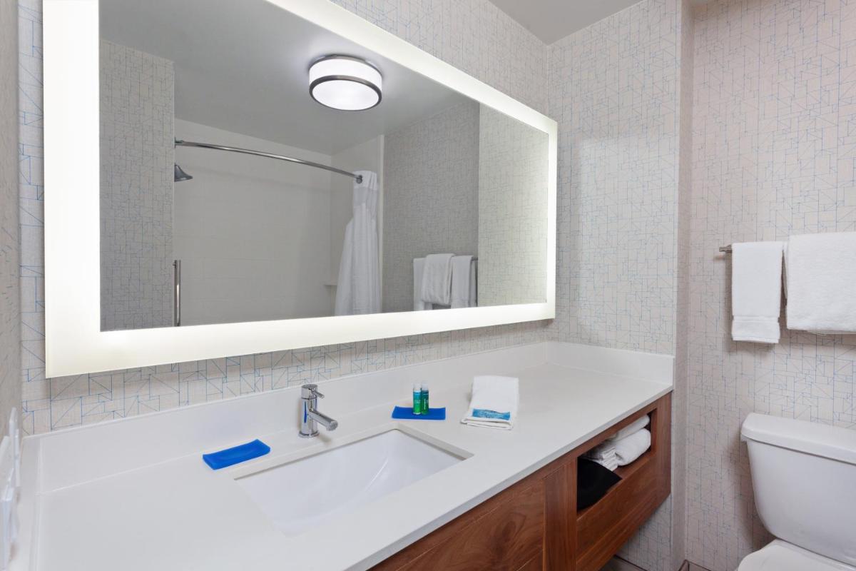 Holiday Inn Express Los Angeles LAX Airport, an IHG Hotel - Housity
