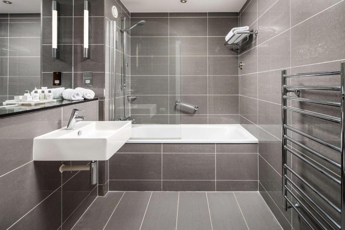 Radisson Blu Hotel, Cardiff - Hizvo