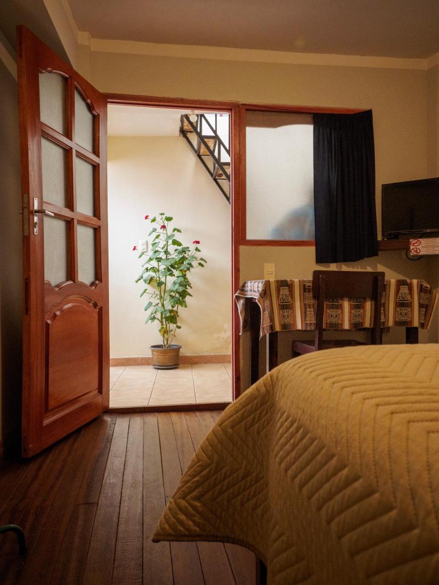 Los Faroles Hostal - Housity