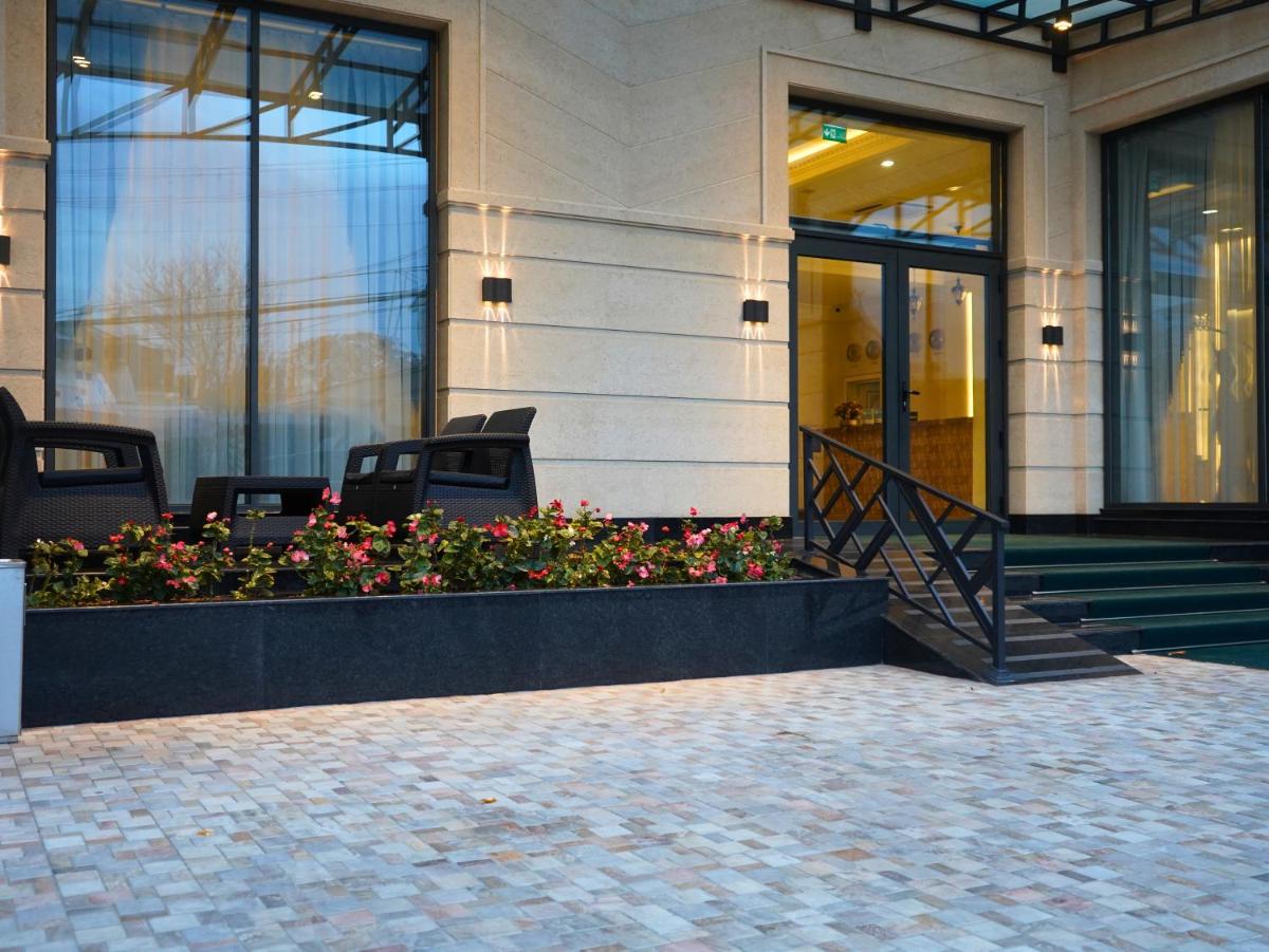 Al Anvar Halal Hotel by HotelPro group - Housity