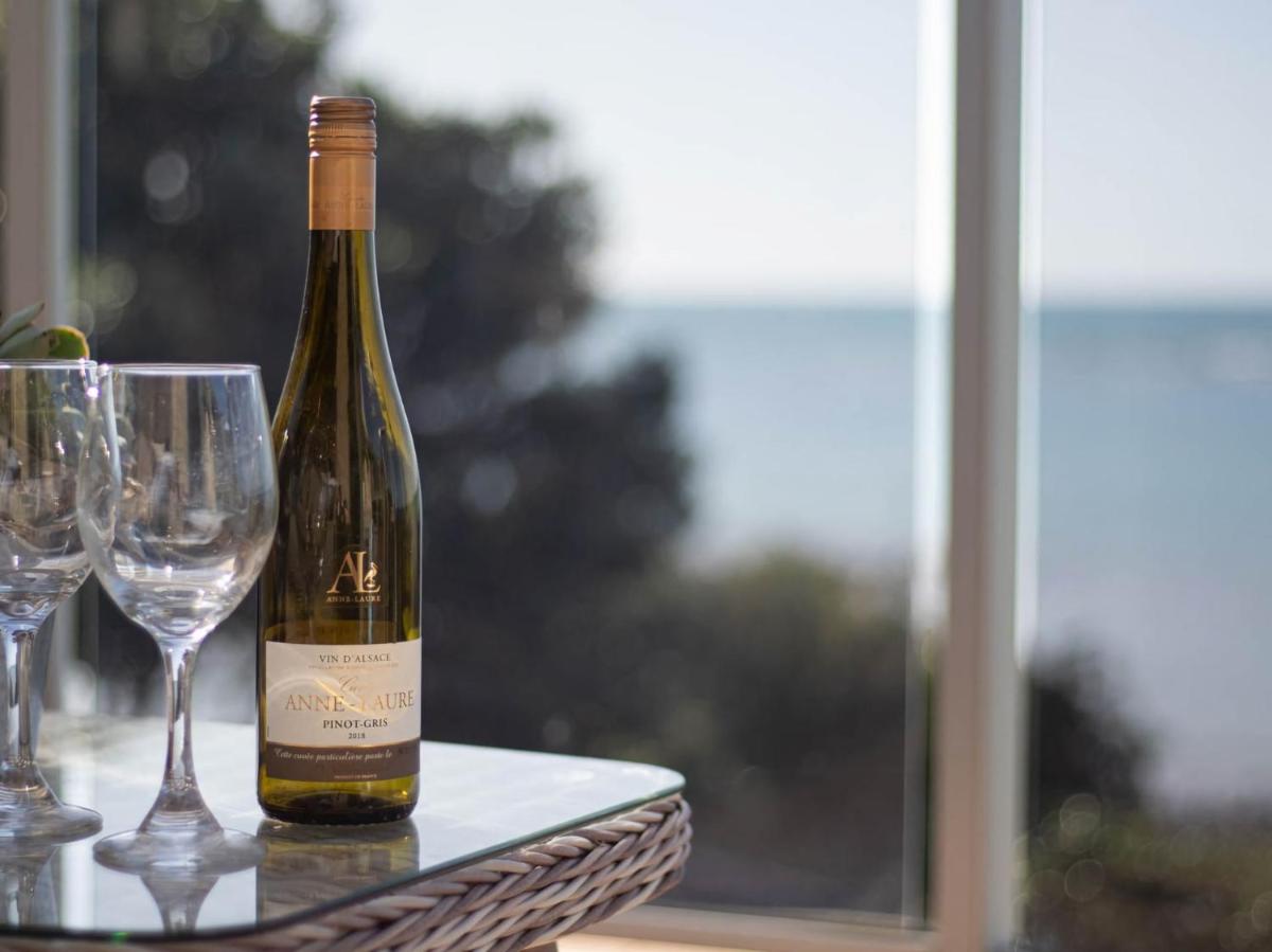 Beachfront Bliss On Wanaka Terrace Support Local - Housity