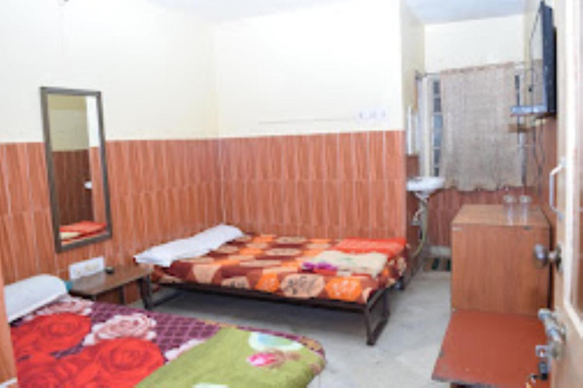 Hotel Savitri Deoghar - Housity