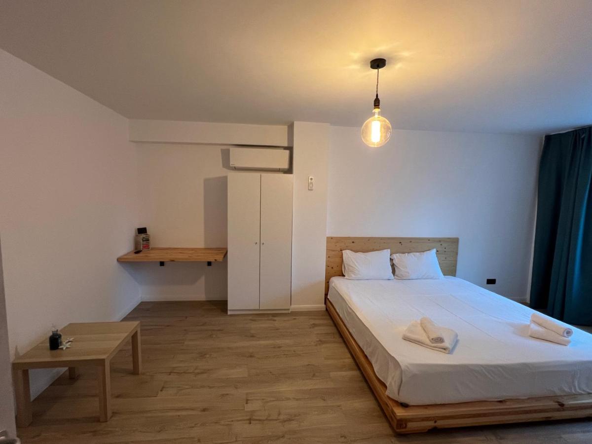 Ella Apart - Housity