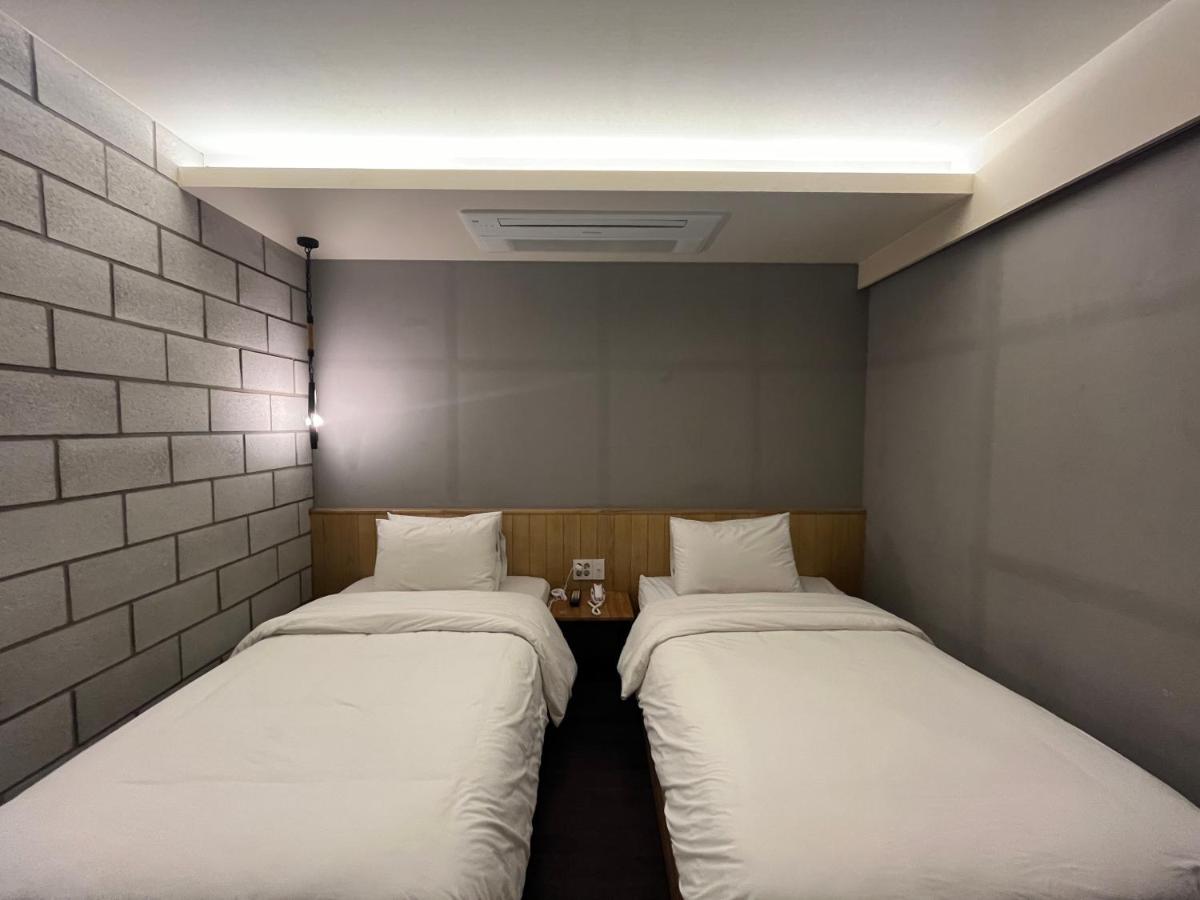 D Well Hotel - Housity