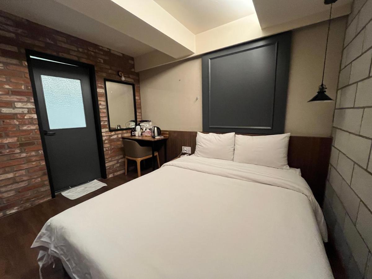 D Well Hotel - Housity