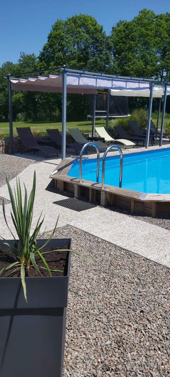 Beautiful 2 bed cottage with swimming pool - Housity