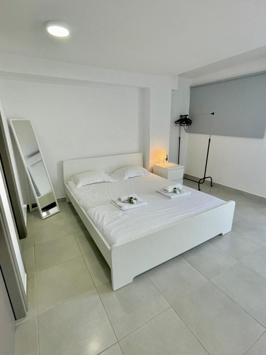 Sandy Beach Complex - Housity