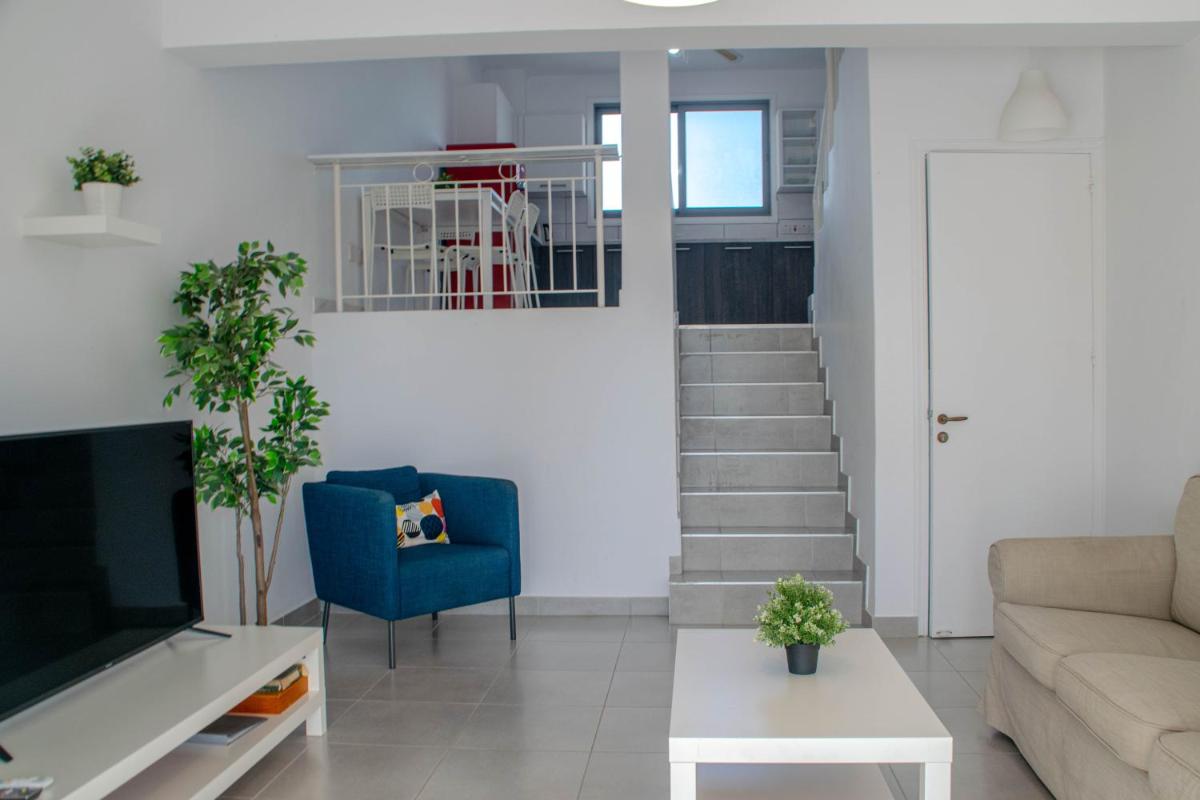 Sandy Beach Complex - Housity